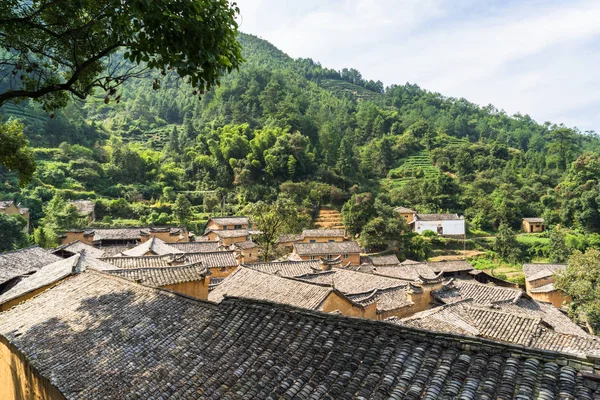 Techos de casas de pueblo antiguas chinas . —  Fotos de Stock