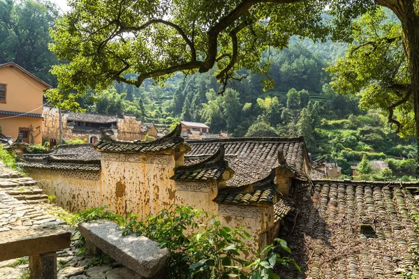 Daken van Chinese oude dorpswoningen. — Stockfoto