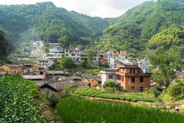 Case coloniche in antico villaggio in Cina . — Foto Stock