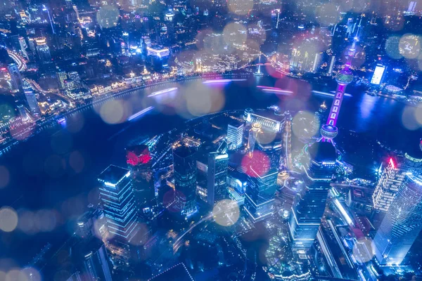 Vista aérea de las luces de la ciudad desenfocadas en Shanghai, China . —  Fotos de Stock