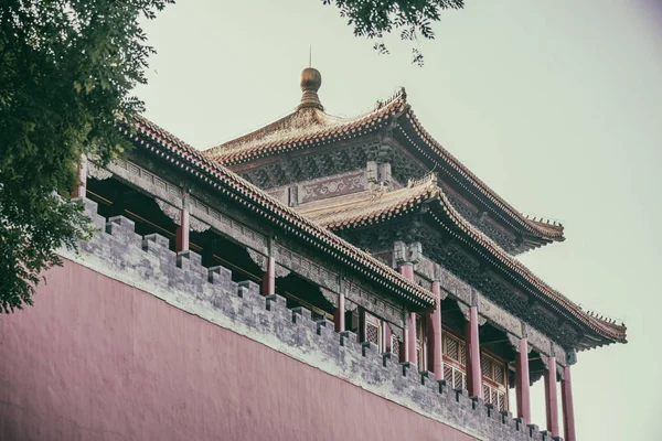 Decoración de tejado en Ciudad Prohibida de Beijing, China . — Foto de Stock