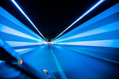 Çin şehri tünelde içinde trafik.