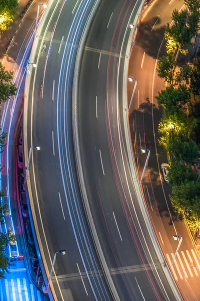 cityscape Şanghay, Çin ile kentsel trafik gece görünümü.