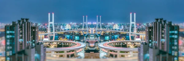 Aerial View of Shanghai passera på natten i Kina. — Stockfoto