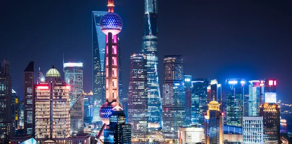 Shanghai Skyline på natten i Kina. — Stockfoto