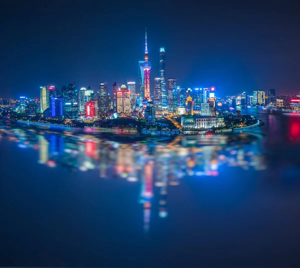 中国の夜上海のスカイライン. — ストック写真