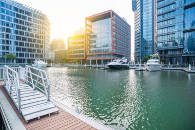 Çin şehri karşı modern binalar gökyüzüne.