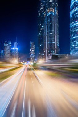 boş asfalt yol ile cityscape ve Shanghai manzarası, gece.