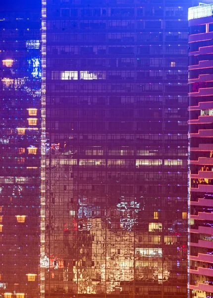 Närbild av moderna kontorsbyggnader, Shanghai, Kina. — Stockfoto