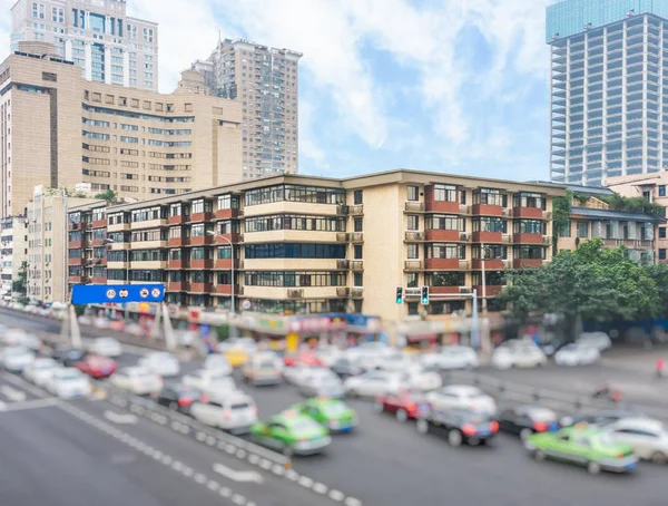 Calle de tráfico urbano en la ciudad de China . —  Fotos de Stock