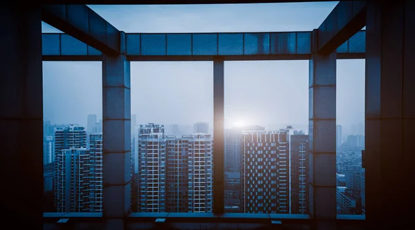 На даху хмарочоса в Китаї. — стокове фото