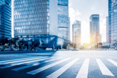 boş asfalt yol ile cityscape ve Çin şehir manzarası.