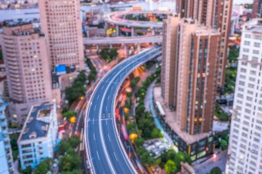 Cityscape arka planda görünümüyle Shanghai Caddesi