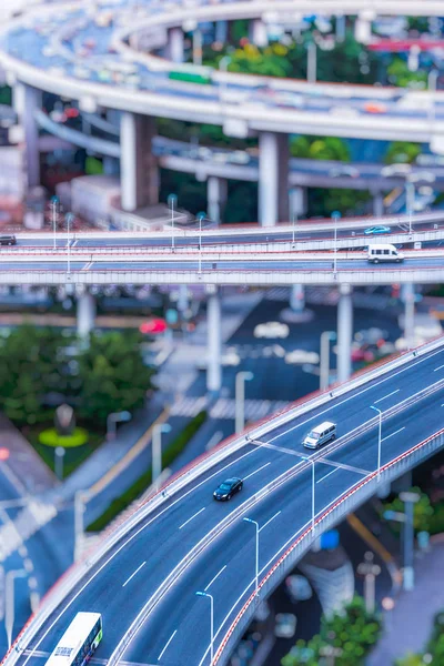 Shanghai street view med stadsbilden i bakgrunden — Stockfoto