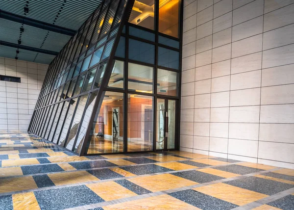 Entrance of modern office building or hotel — Stock Photo, Image