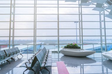 Satır havaalanında boş koltukları 