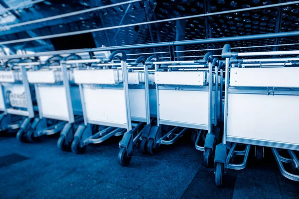 Σειρά καλάθι αποσκευών στο αεροδρόμιο — Φωτογραφία Αρχείου