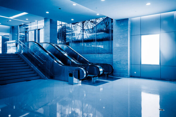 Вид на Эскалатор на железнодорожной станции
 