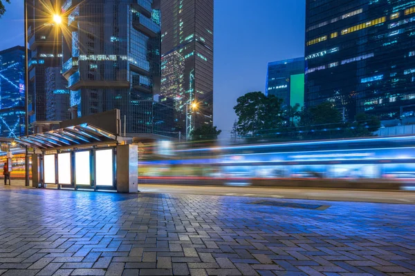 Trilhas de semáforos no centro de Hong Kong — Fotografia de Stock