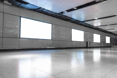 Boş reklam billboard metro istasyonu