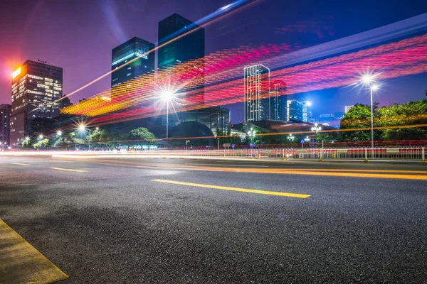 Jelzőlámpa pályák Shenzhen belvárosában — Stock Fotó