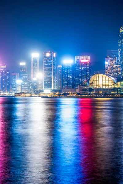 Vista del puerto de Victoria en Hong Kong por la noche — Foto de Stock