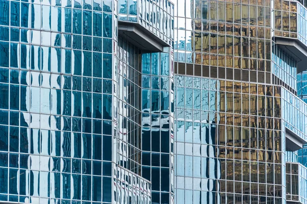 Полный каркас здания из стекла — стоковое фото