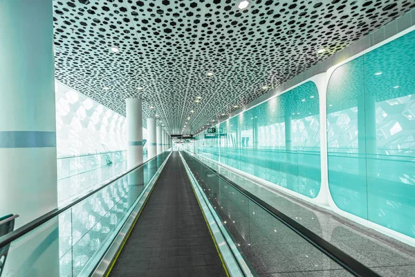 Pohyblivý chodník na letišti v Šanghaji — Stock fotografie