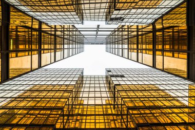 Gökdelenlerin düşük açılı görüntüsü