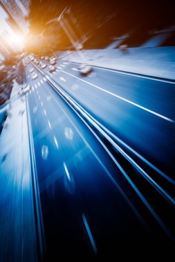 Shenzhen şehir merkezinde trafik lambası yollar