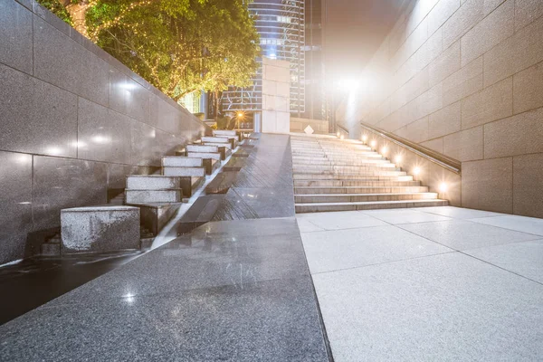 Plein van de stad bij nacht in Hong Kong — Stockfoto