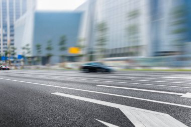 Shenzhen sokak görünümü ile cityscape arka planda