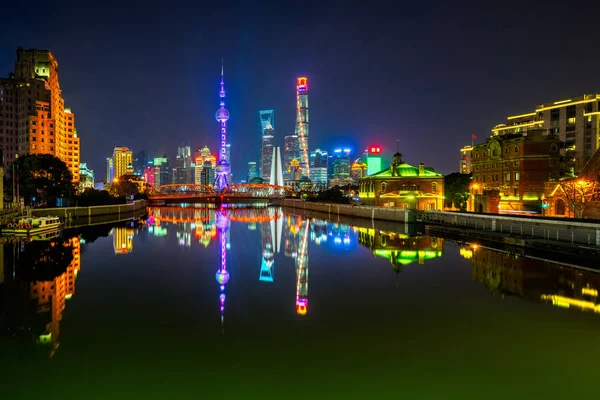 Illuminated City At Waterfront in Shanghai — Stock Photo, Image