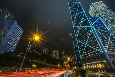 Hong Kong şehir merkezinde trafik yol