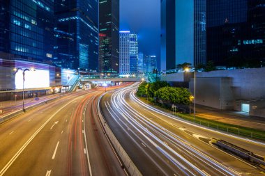 Hong Kong gece trafik lambası yollar
