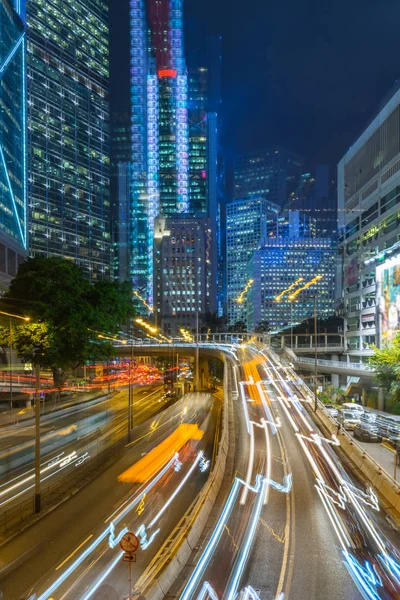 Senderos de semáforo en la noche en Hong Kong — Foto de Stock