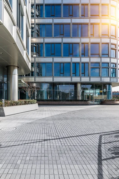 Frente cuadrado de edificios de oficinas modernos — Foto de Stock