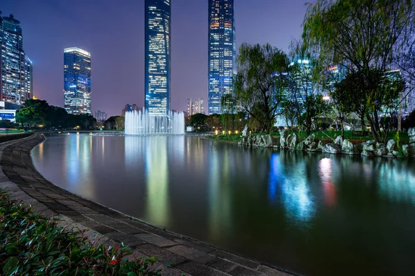 中央公園のダウンタウンで上海空に対して — ストック写真