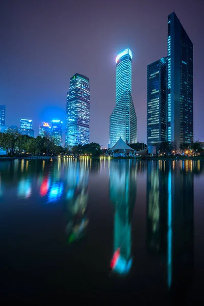 Parque central en el centro de Shangai contra el cielo —  Fotos de Stock