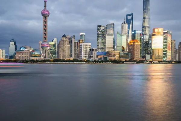 Lugares de interés de Shanghai con el río Huangpu —  Fotos de Stock