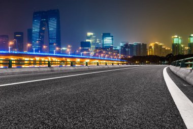 Şehir suzhou şehir merkezinden aracılığıyla boş trafiğe çıkmak