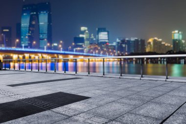 Finans bölgesinde şehir meydanı