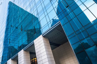 Gökdelenlerin düşük açılı görüntüsü