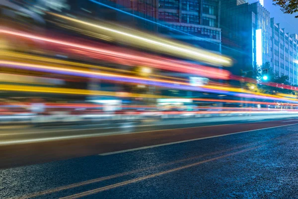 Verkehrsstraße in der Innenstadt von Hongkong — Stockfoto