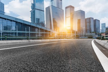 boş karayolu ile cityscape Hong Kong