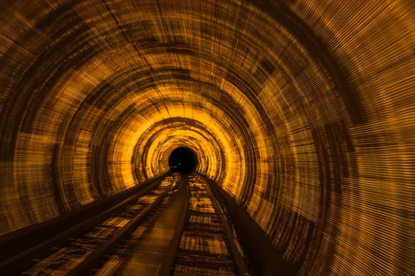 Via férrea no túnel — Fotografia de Stock