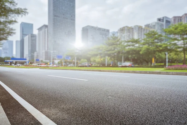 Urban traffic with cityscape — Stock Photo, Image