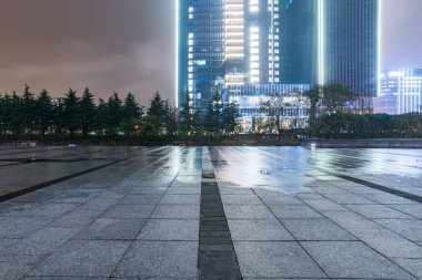 Finans bölgesinde şehir meydanı