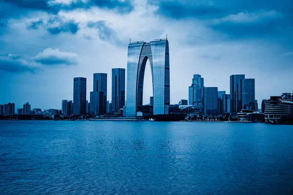 O Portão do Oriente junto ao Lago Jinji em Suzhou — Fotografia de Stock