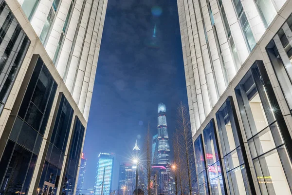 Plaza vacía en el centro urbano de Shanghai —  Fotos de Stock
